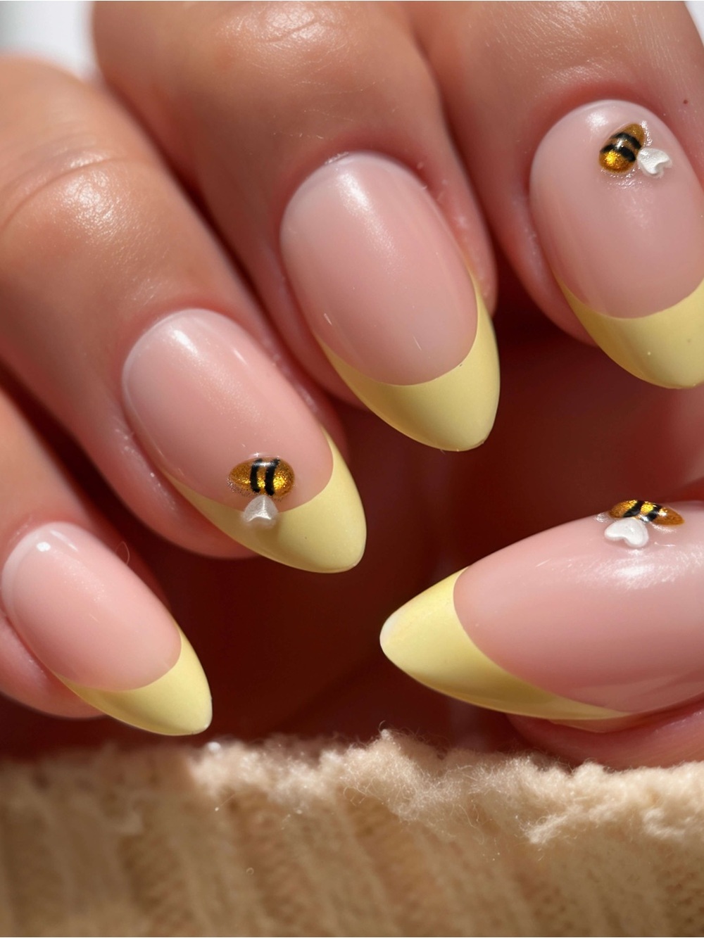 NIB Celebritips 3D Honey Bee Yellow French Almond Press On Nails 32pc